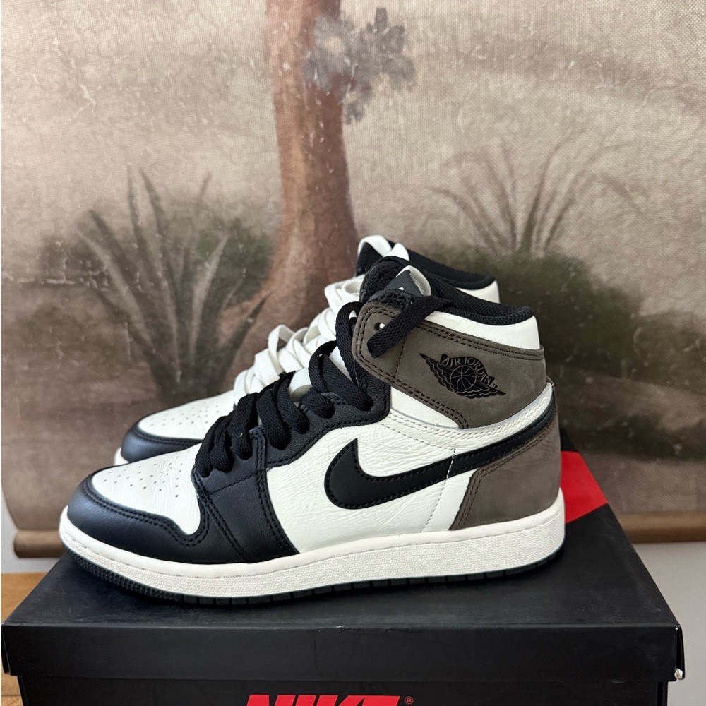 Size 4.5Y Jordan 1 high Dark Mocha